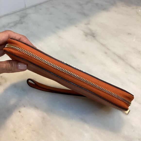 Michael Kors Jet Set Full Zip Continental Pebbled Leather Wristlet Wallet - Picture 8 of 13